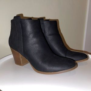 Fergalicious by Fergie ankle boots Sz 6.5M